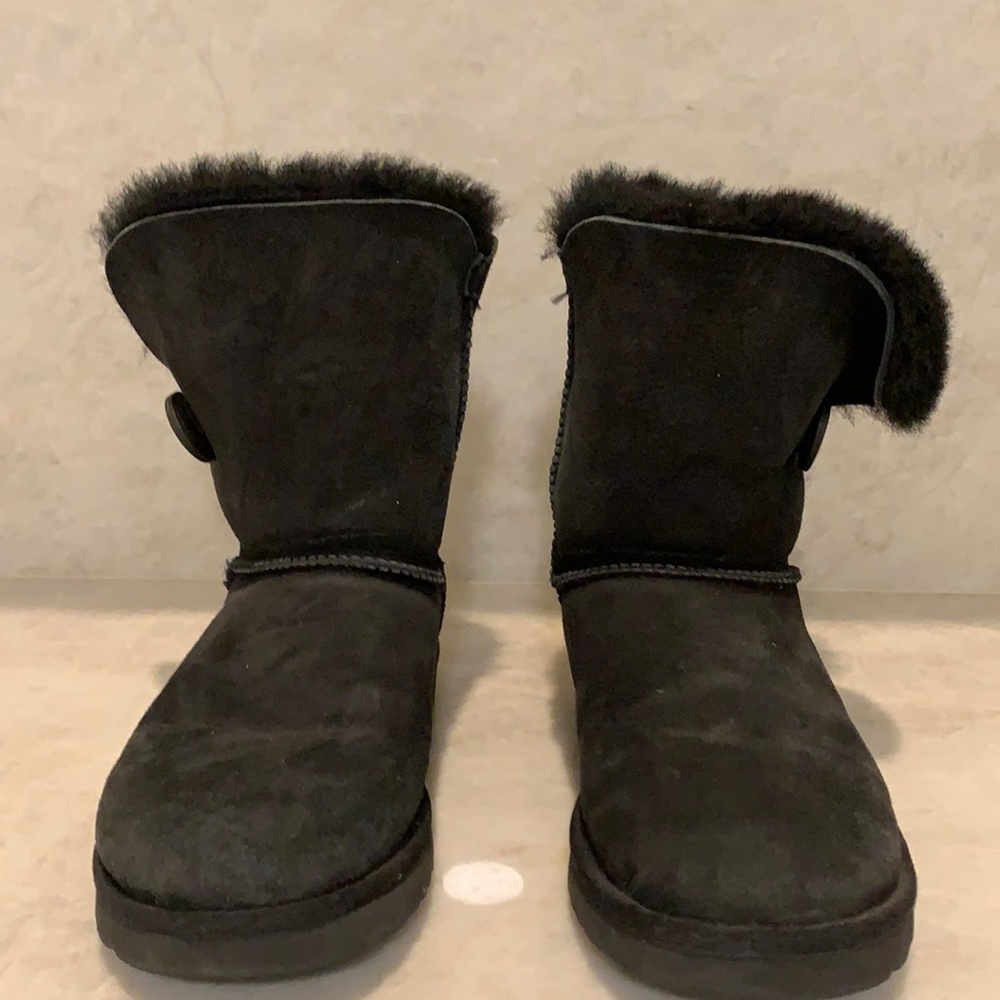 UGGS